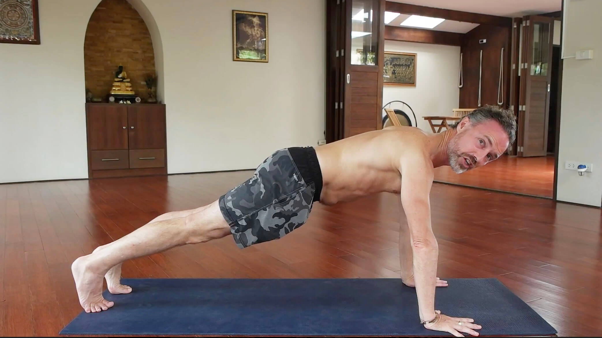 1 Minute Yoga - Chaturanga - Samahita Retreat